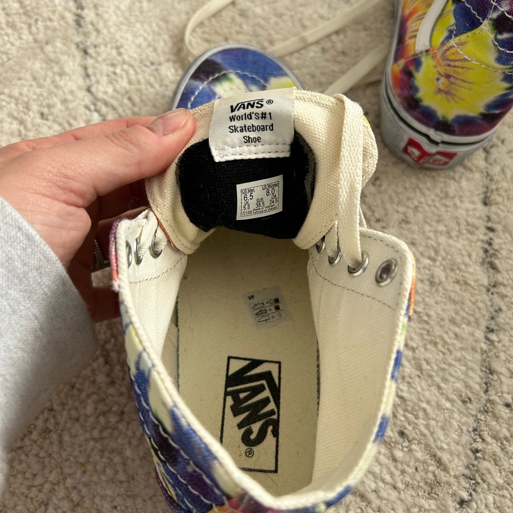 Colorful vans - Picture 4 of 4